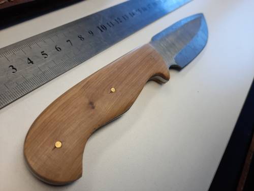 Handmade Damascus steel HUNTING Knife with Wooden handle scales. The exact knife you will receive.