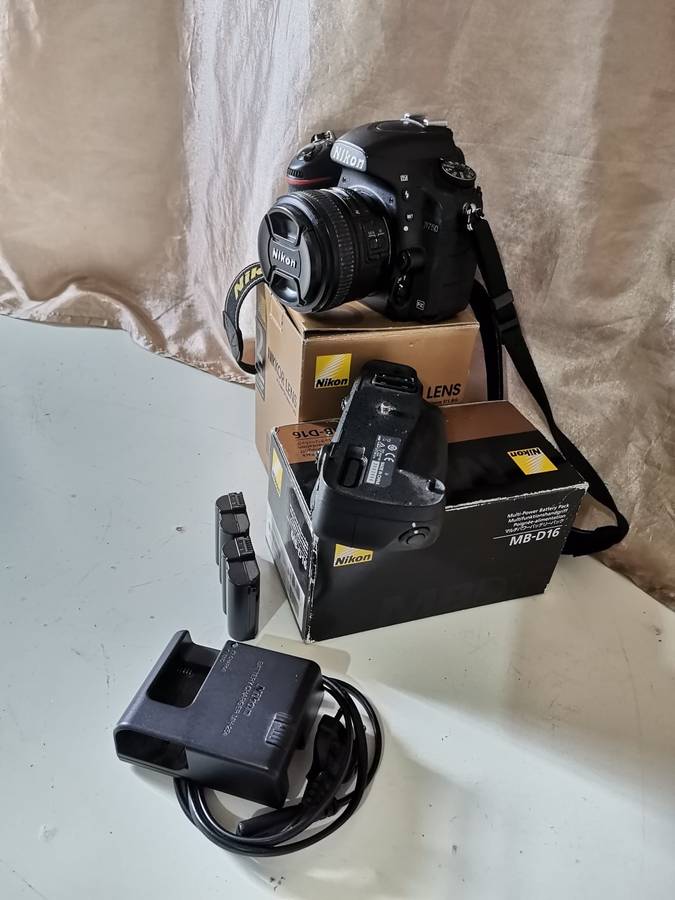NIKON D750 DSLR + EXTRAS
