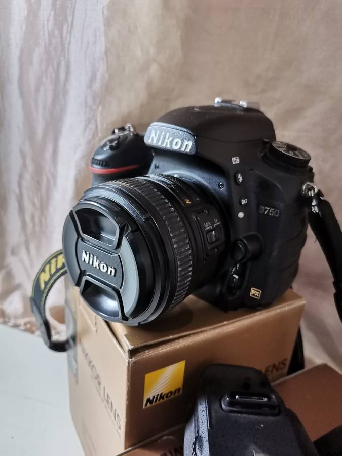 NIKON D750 DSLR + EXTRAS