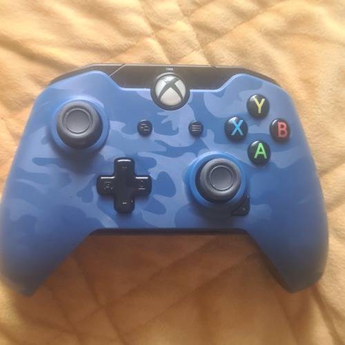 Xbox one controller. Camo Blue