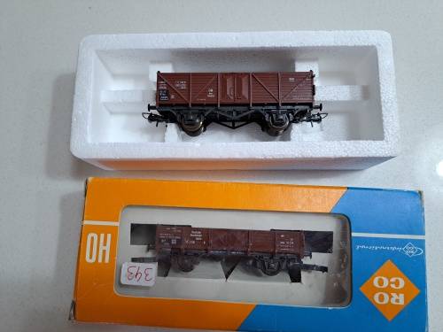 Ho 2  condola type wagons