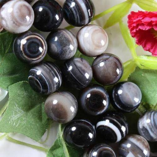 BLACK ONYX AND AGATE NATURAL   49  PIECES   8MM