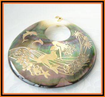 ABALONE SHELL AND GOLD PRINTED PICTURE ROUND PENDANT 50 X 50 MM