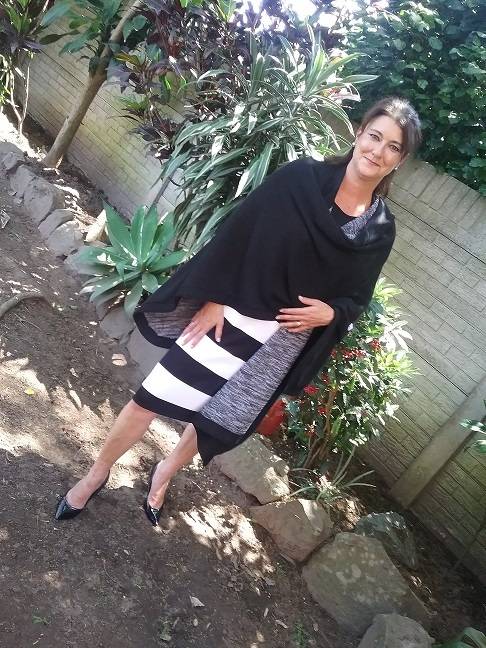 KNITTED CAPE - PERFECT FOR ALL OCCASIONS