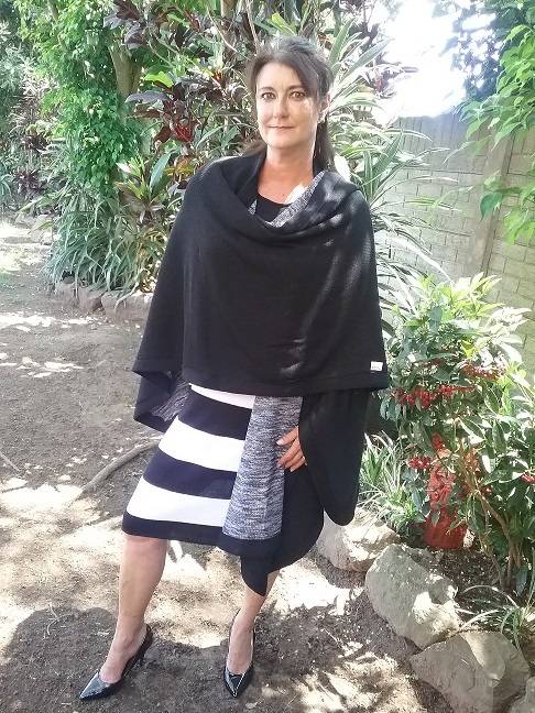 KNITTED CAPE - PERFECT FOR ALL OCCASIONS