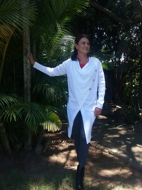 BEAUTIFUL KNITTED WATERFALL WITH BUTTON DETAIL