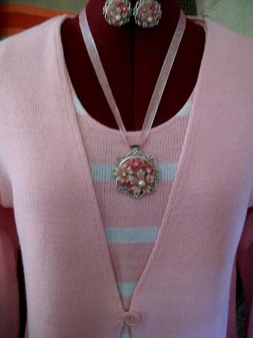 PINK AND WHITE KNITTED TWIN SET WITH MOTHER OF PEARL  AND ROSE QUARTZ PENDANT NECKLACE  AND EARINGS