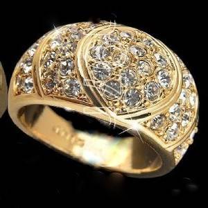 MAGNIFICANT SPARKLE OF MULTIPLE CUBIC ZIRCONIA  ON A 10kt GP  SOLID  RING  SIZE 4
