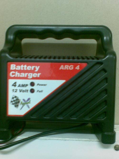 BATTERY CHARGER 4 AMP/12 VOLT