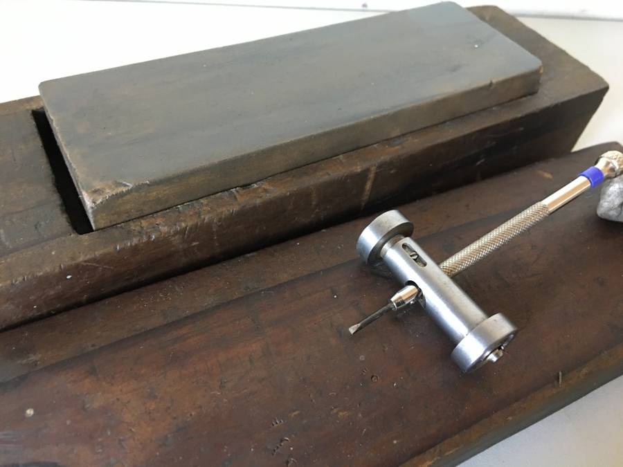 BERGEON - screwdriver /graver sharpener with oilstone