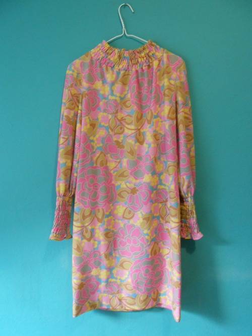 Authentic 1960's Colourful Print Long Sleeved Dress (XS to Medium)