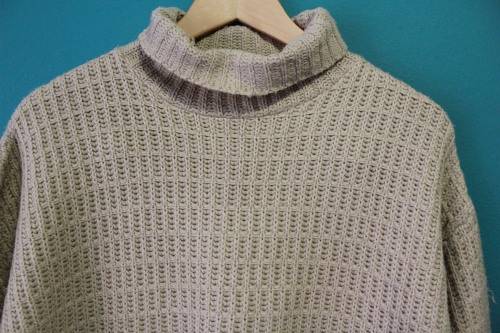 Vintage Beige Cropped Knit (Small / Medium)