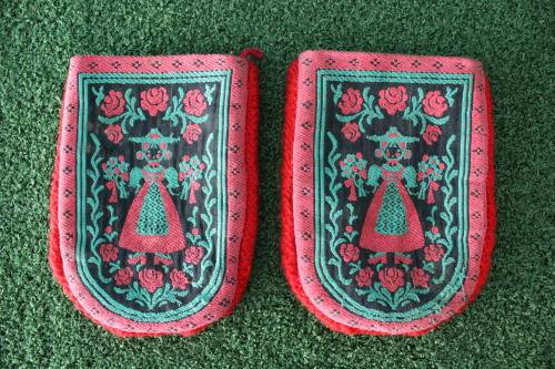 Vintage Kitchen Gloves in Fab Condition