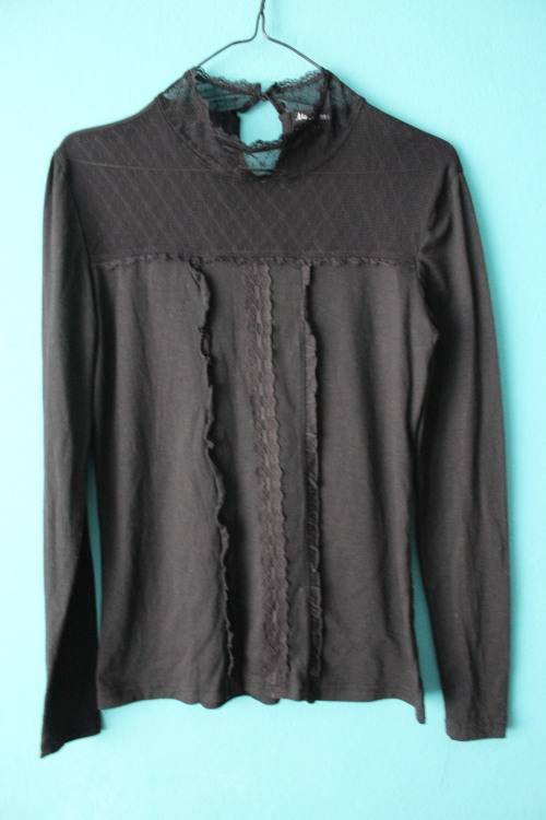 Lovely Black Lace Detail Top / Shirt (Size 30)