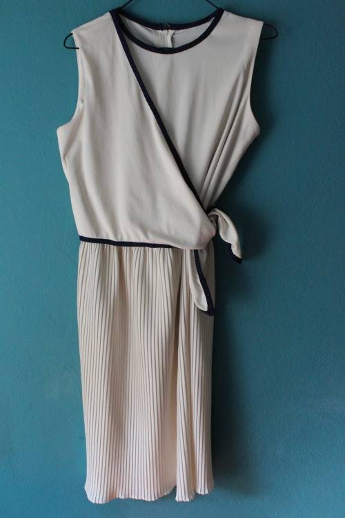 Vintage Cream Dress with Navy Blue Trim (Small / Medium)