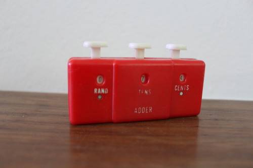 Vintage Plastic Money Counter (3.5 x 9cm)