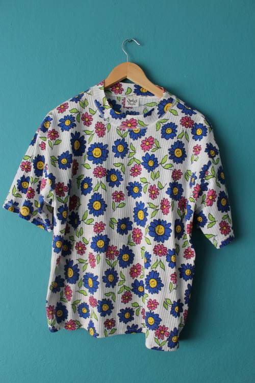 Vintage Smiley Face Floral T-Shirt (Small / Medium)