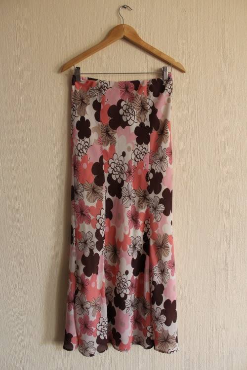Vintage 90's / early 2000's Pink Floral Skirt (Size 34)