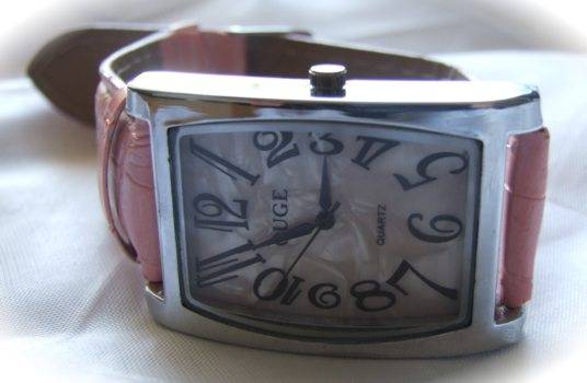 LOVELY PINK  QUARTZ WATCH WITH MOTHER OF PEARL FACE LADIES