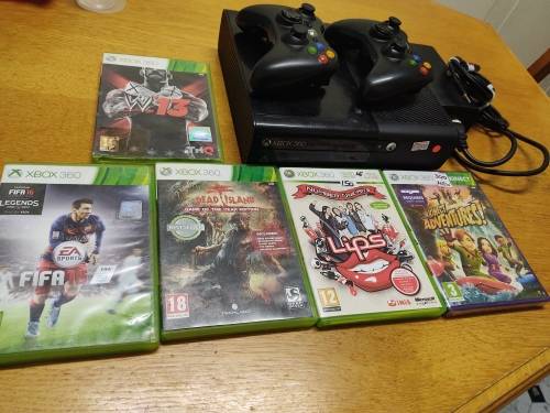 Xbox 360 2 controllers + 5 Games