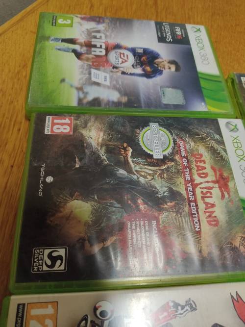 Xbox 360 2 controllers + 5 Games