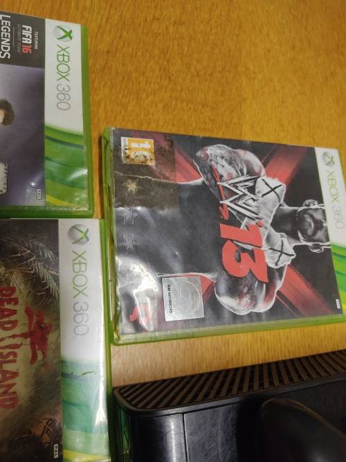 Xbox 360 2 controllers + 5 Games