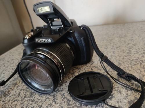 FUJIFILM FINEPIX HS10
