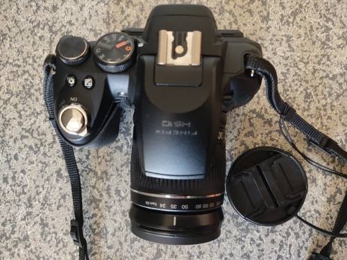 FUJIFILM FINEPIX HS10
