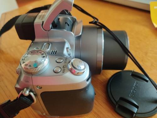 Sony DSC H1 Digital Camera