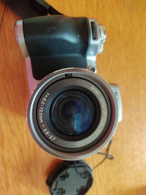 Sony DSC H1 Digital Camera