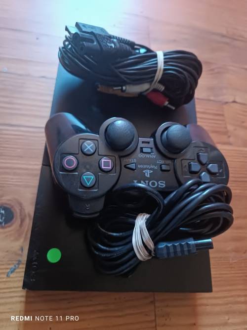 Sony Playstation 2 console + free game