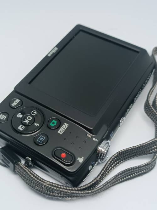 Nikon Coolpix S2800 - 20.1MP - 5x Zoom - Digital Camera