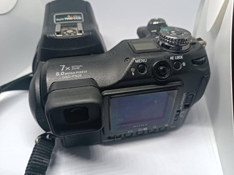Sony CyberShot DSC F828 - 8MP - 7x Zoom - Digital Bridge Camera