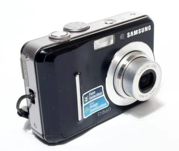 Samsung D860 - 8.1MP - 3x Zoom - Digital Camera