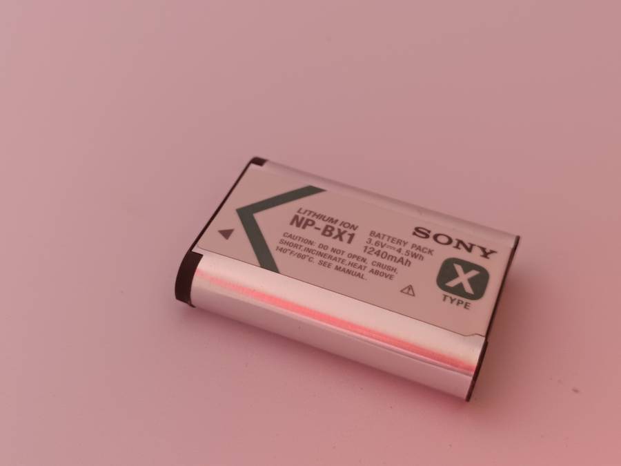 Sony Cyber-shot DSC-HX90V - 18.2MP - 30x Zoom - Digital Camera