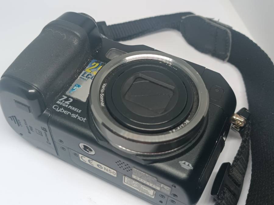 Sony DSC CyberShot V3 (lcd is white)- 7.2MP - 4x Zoom - Digital Camera FOR PARTS OR REPAIR!!!