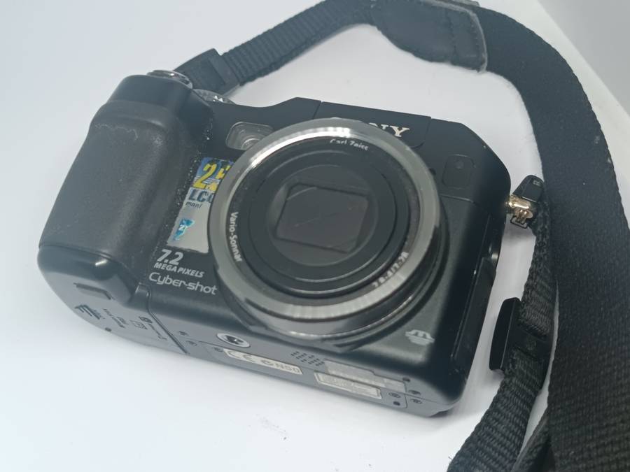 Sony DSC CyberShot V3 (lcd is white)- 7.2MP - 4x Zoom - Digital Camera FOR PARTS OR REPAIR!!!