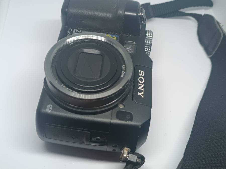 Sony DSC CyberShot V3 (lcd is white)- 7.2MP - 4x Zoom - Digital Camera FOR PARTS OR REPAIR!!!