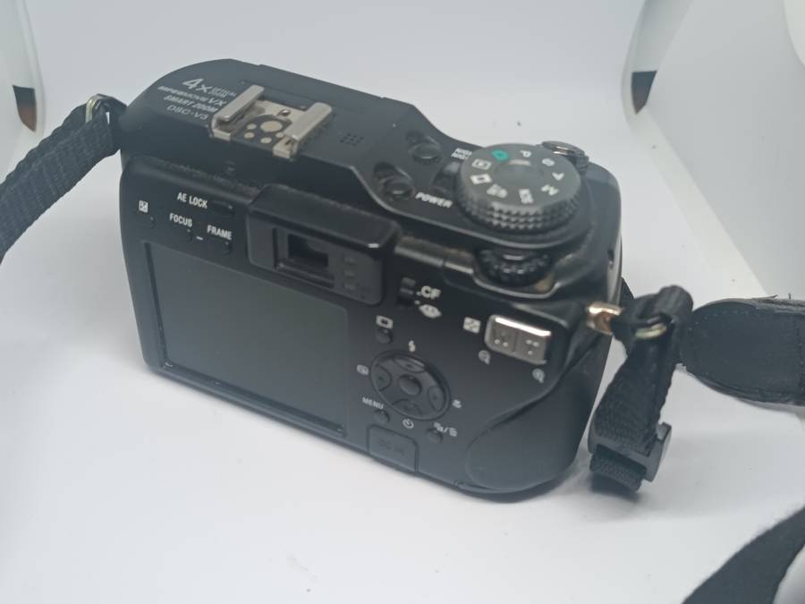Sony DSC CyberShot V3 (lcd is white)- 7.2MP - 4x Zoom - Digital Camera FOR PARTS OR REPAIR!!!