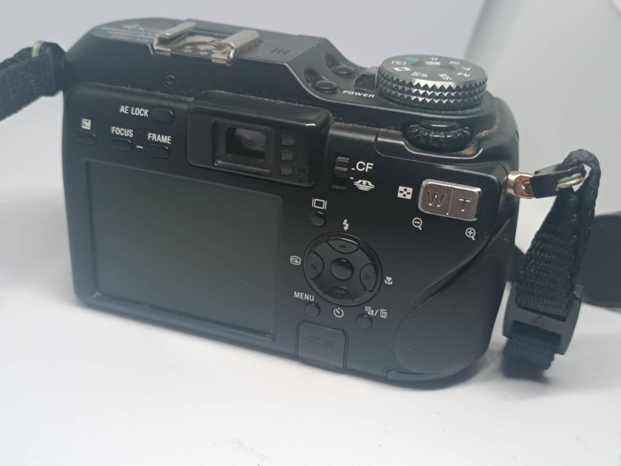 Sony DSC CyberShot V3 (lcd is white)- 7.2MP - 4x Zoom - Digital Camera FOR PARTS OR REPAIR!!!