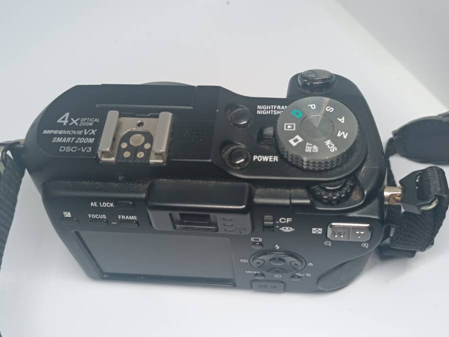 Sony DSC CyberShot V3 (lcd is white)- 7.2MP - 4x Zoom - Digital Camera FOR PARTS OR REPAIR!!!
