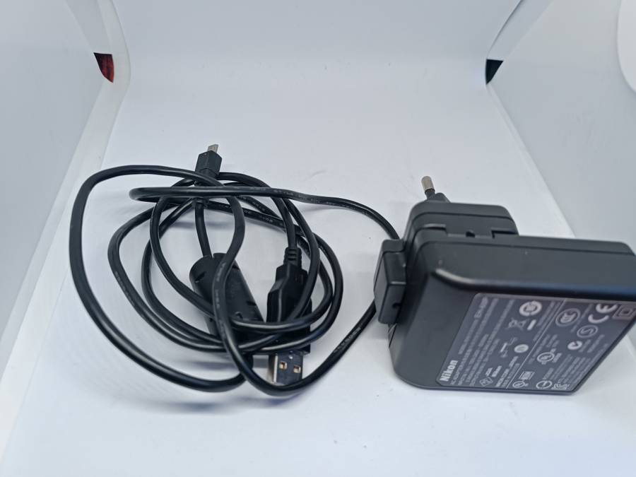 Nikon Coolpix P100 - 10.3MP - 26X Zoom - Digital Camera