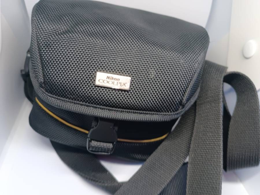 Nikon Coolpix P100 - 10.3MP - 26X Zoom - Digital Camera