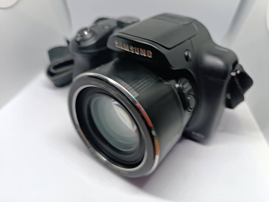 Samsung WB1100F - 35x Zoom - 16MP - Smart Camera (wifi)