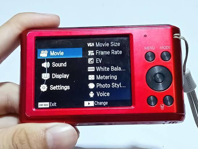 Samsung ES90 - 14.2MP - 5x Zoom - Digital Camera