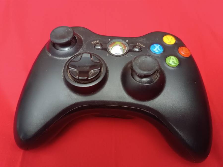 Xbox 360 controller (sold as is)