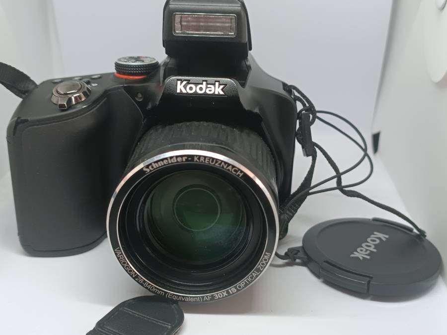 Kodak EasyShare Max Z990 - 12MP - 30x Zoom - Digital Camera