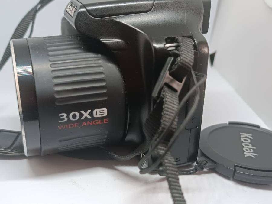 Kodak EasyShare Max Z990 - 12MP - 30x Zoom - Digital Camera