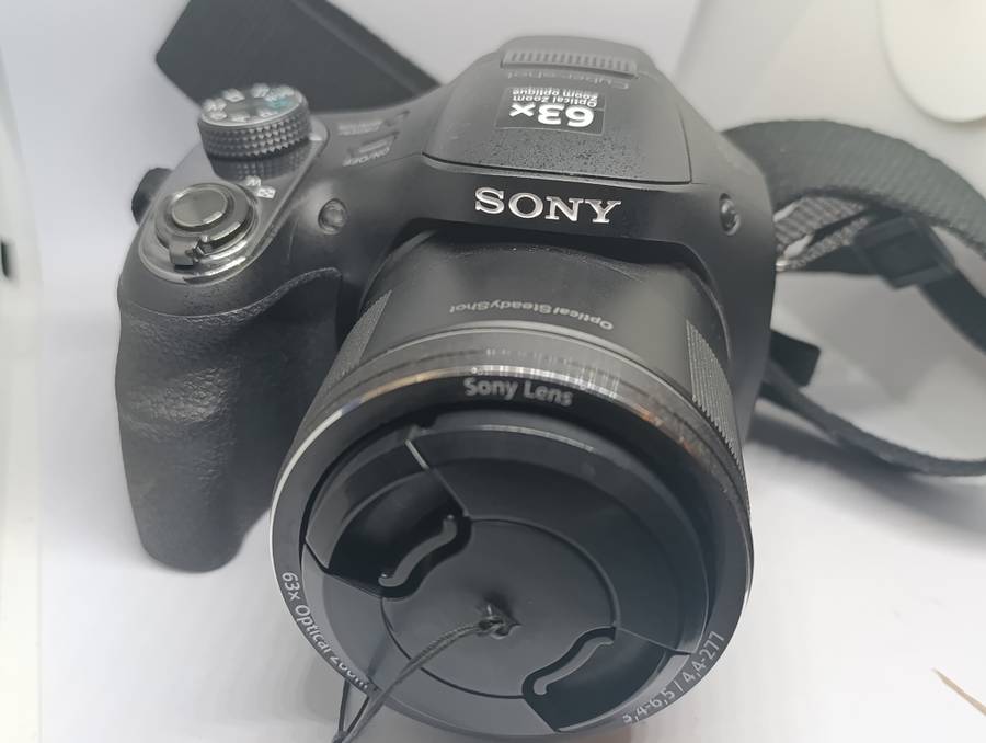 Sony Cyber-Shot DSC H400 - 20.1MP - 63x Zoom - Digital Camera