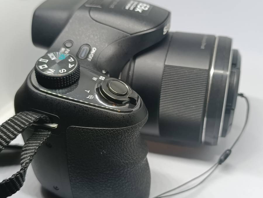 Sony Cyber-Shot DSC H400 - 20.1MP - 63x Zoom - Digital Camera